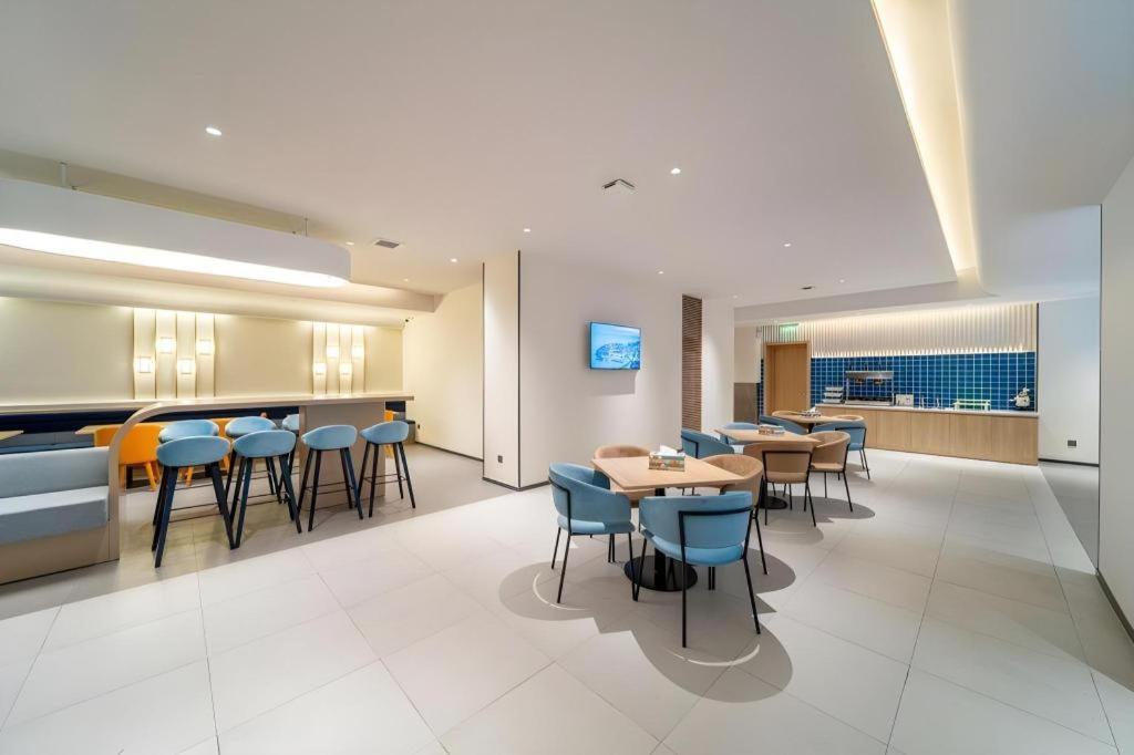 Jinjiang Inn Wuhan Wansongyuan Food Street Qushui Building Exterior photo